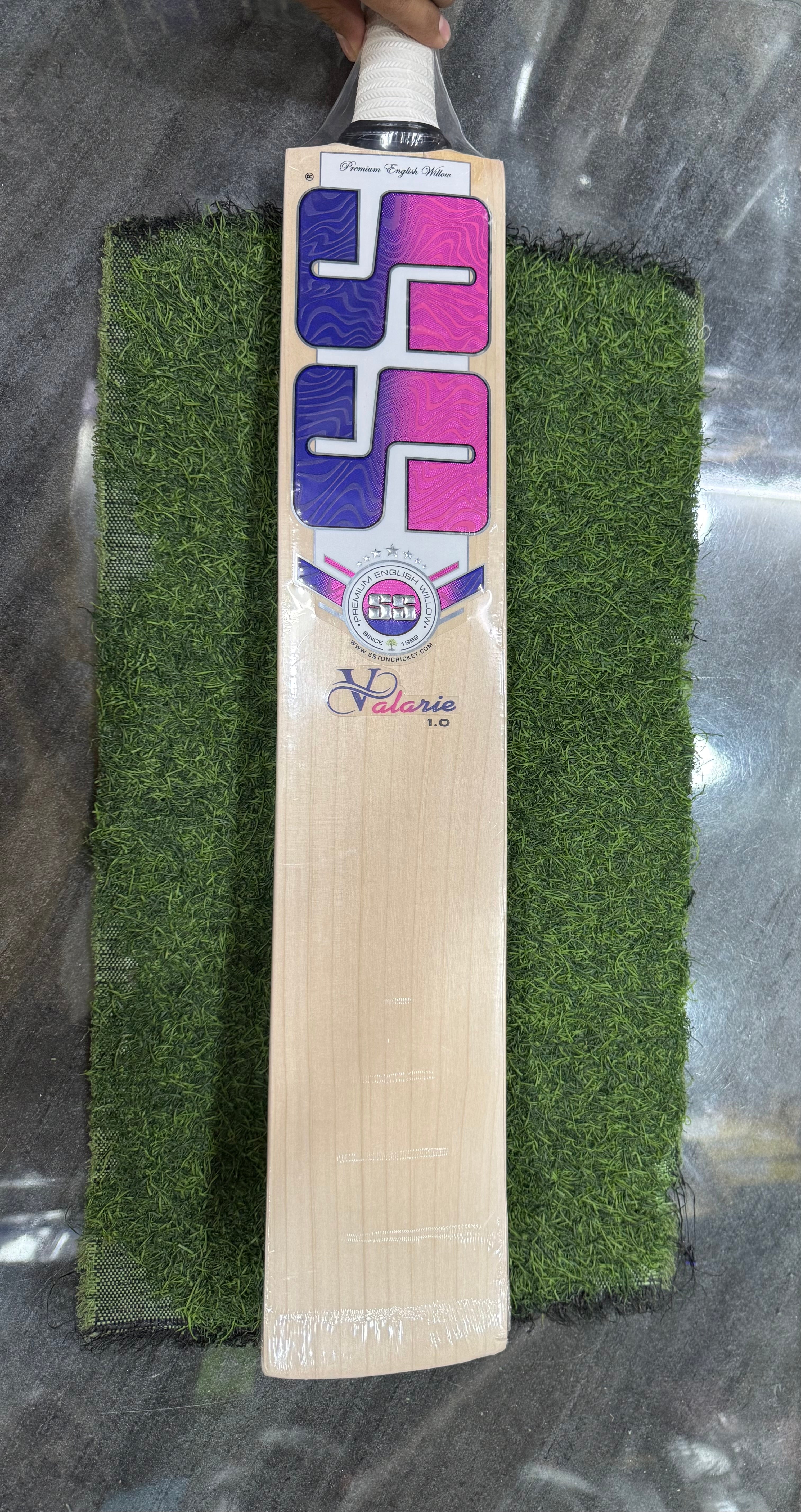 SS - Valarie 1.0 English Willow Bat - SH size